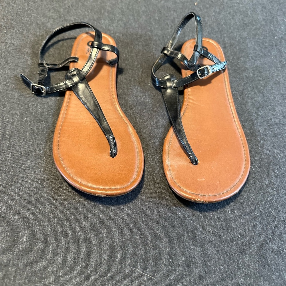 Flat sandals